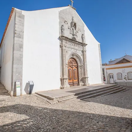 Perola-superb Base In Historical Centre Apartment