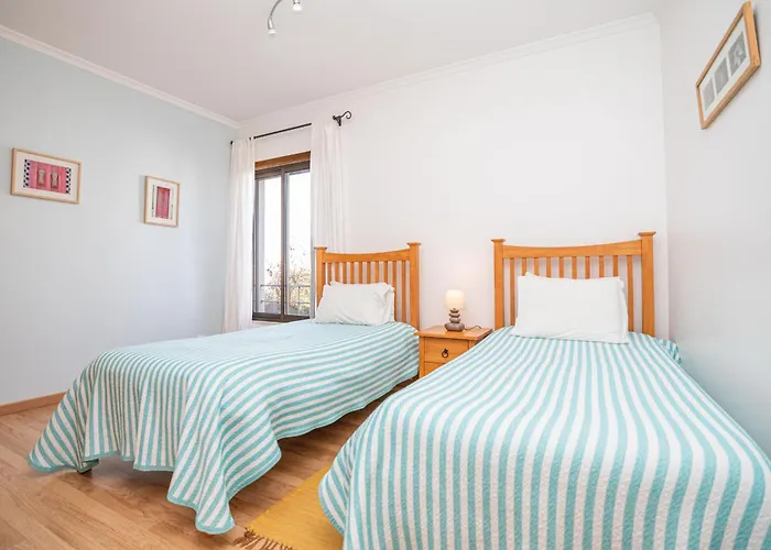 Perola-superb Base In Historical Centre 아파트 *