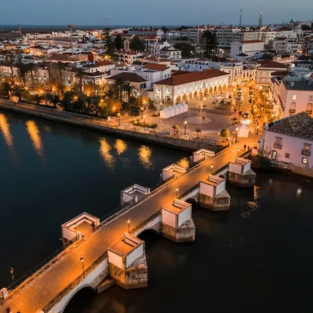 Perola-superb Base In Historical Centre Apartment